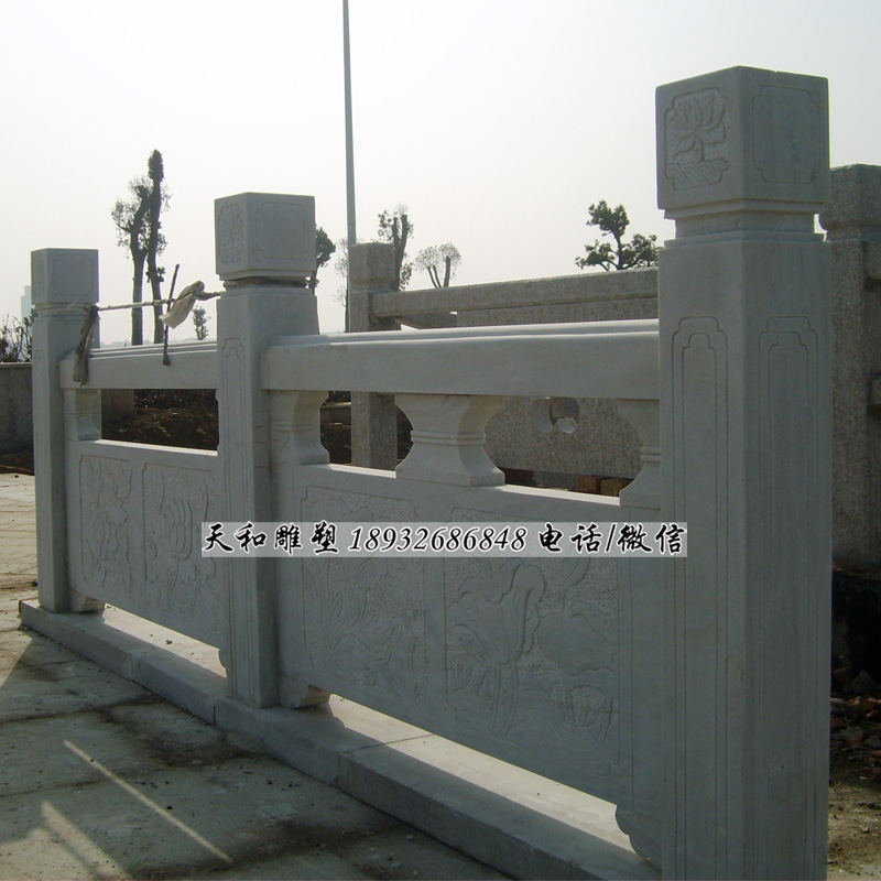 石雕栏杆主要功能是起到防护的作用。